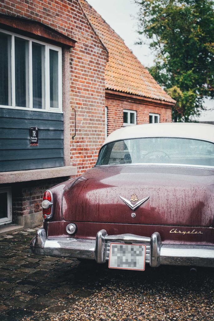 Oldtimer vor der Kaffeerösterei Hedekaffe | moeyskitchen.com