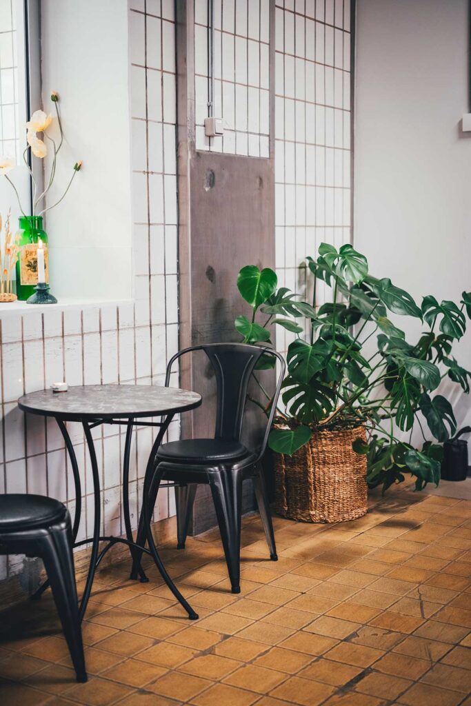 Gemütlicher Sitzplatz in der Banks Mikrobageri in Holstebro | moeyskitchen.com
