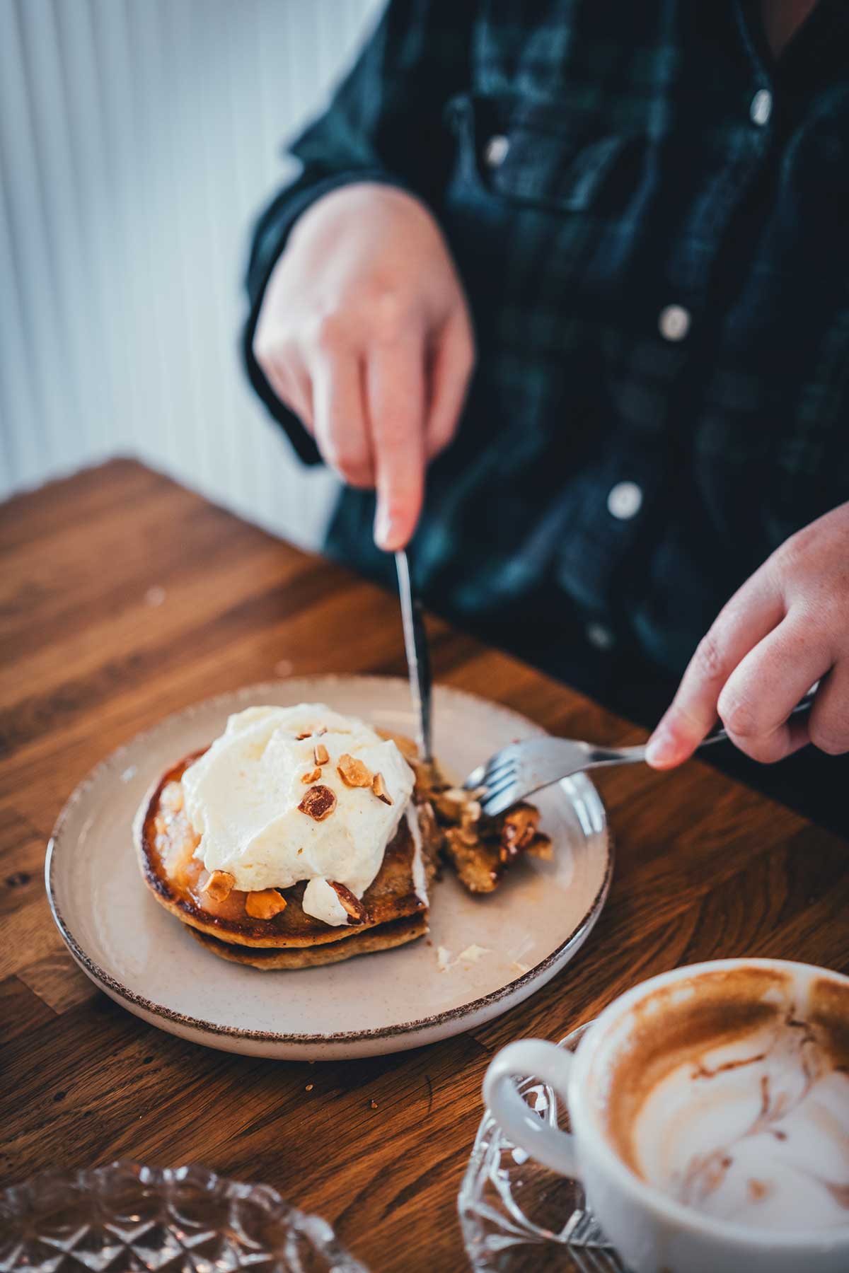 Ich esse leckere Pancakes